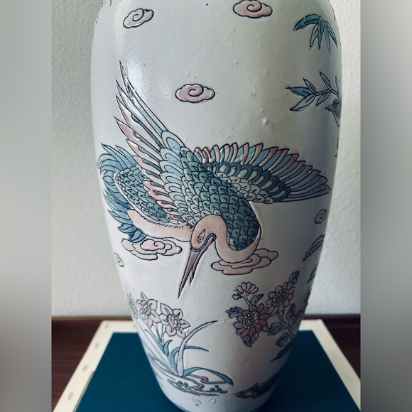 Late 20th Century Large Chinoiserie Vase With Birds in Lotus Pond and Bamboo - Picture 2 of 7